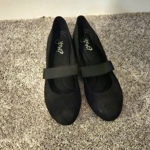 Y•Not 9 1/2 Black Ballet Flats